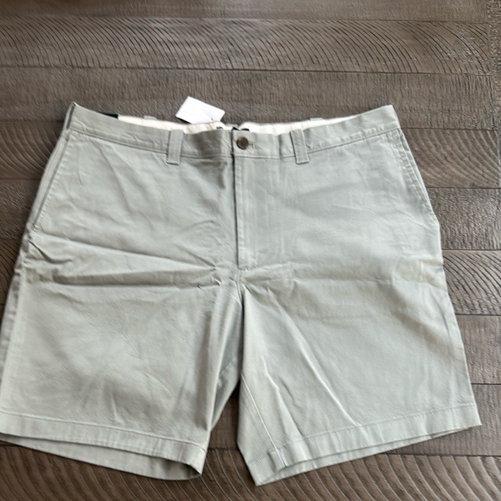 J Crew Men’s Olive Color Flat Front Shorts with Flex Fit